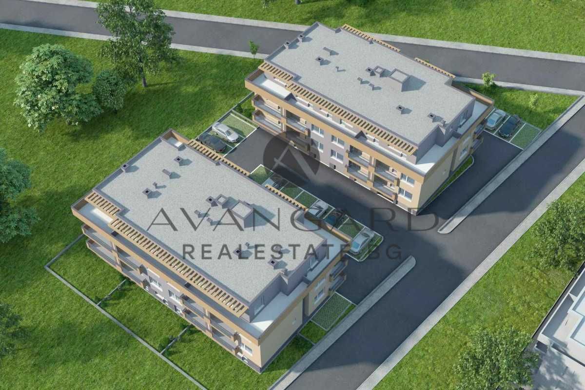 оф.22152 Тристаен с Двор Беломорски