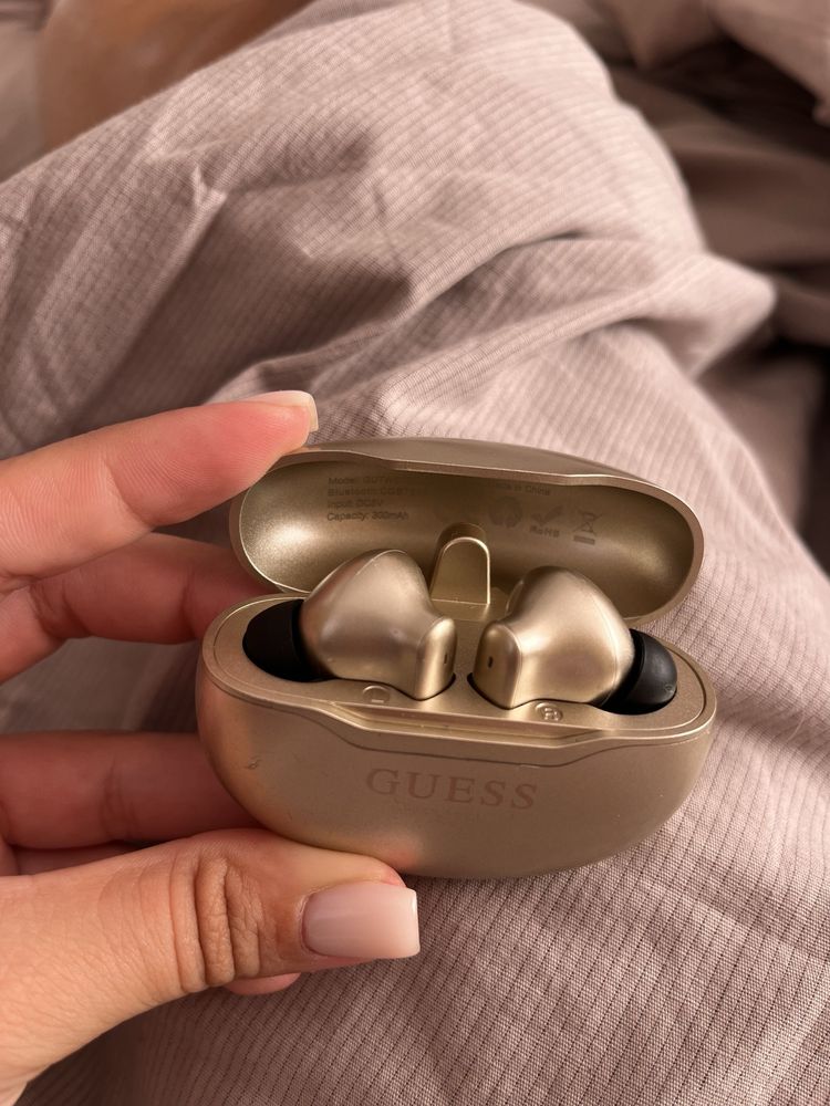 Оригинални слушалки на guess!