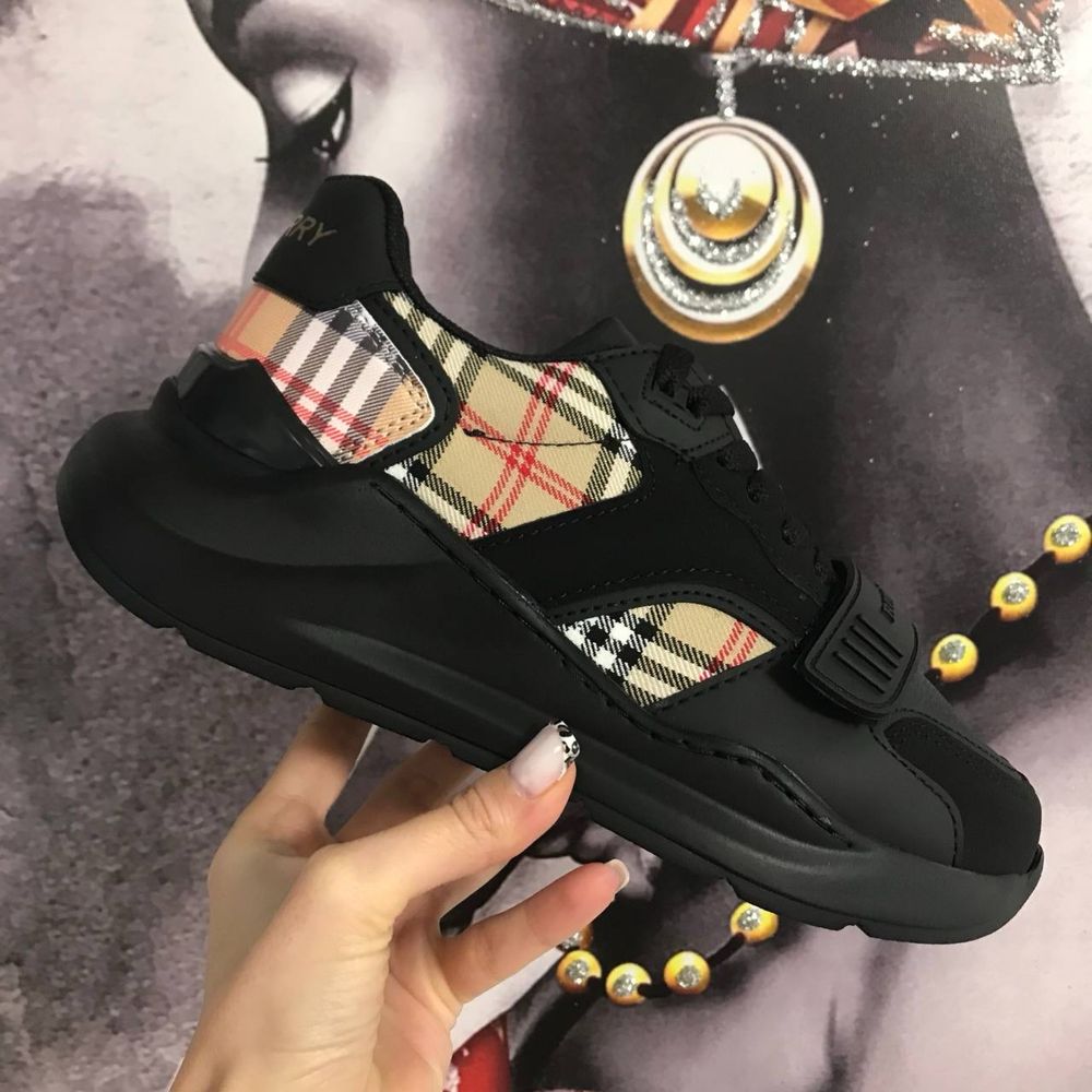 Adidasi burberry