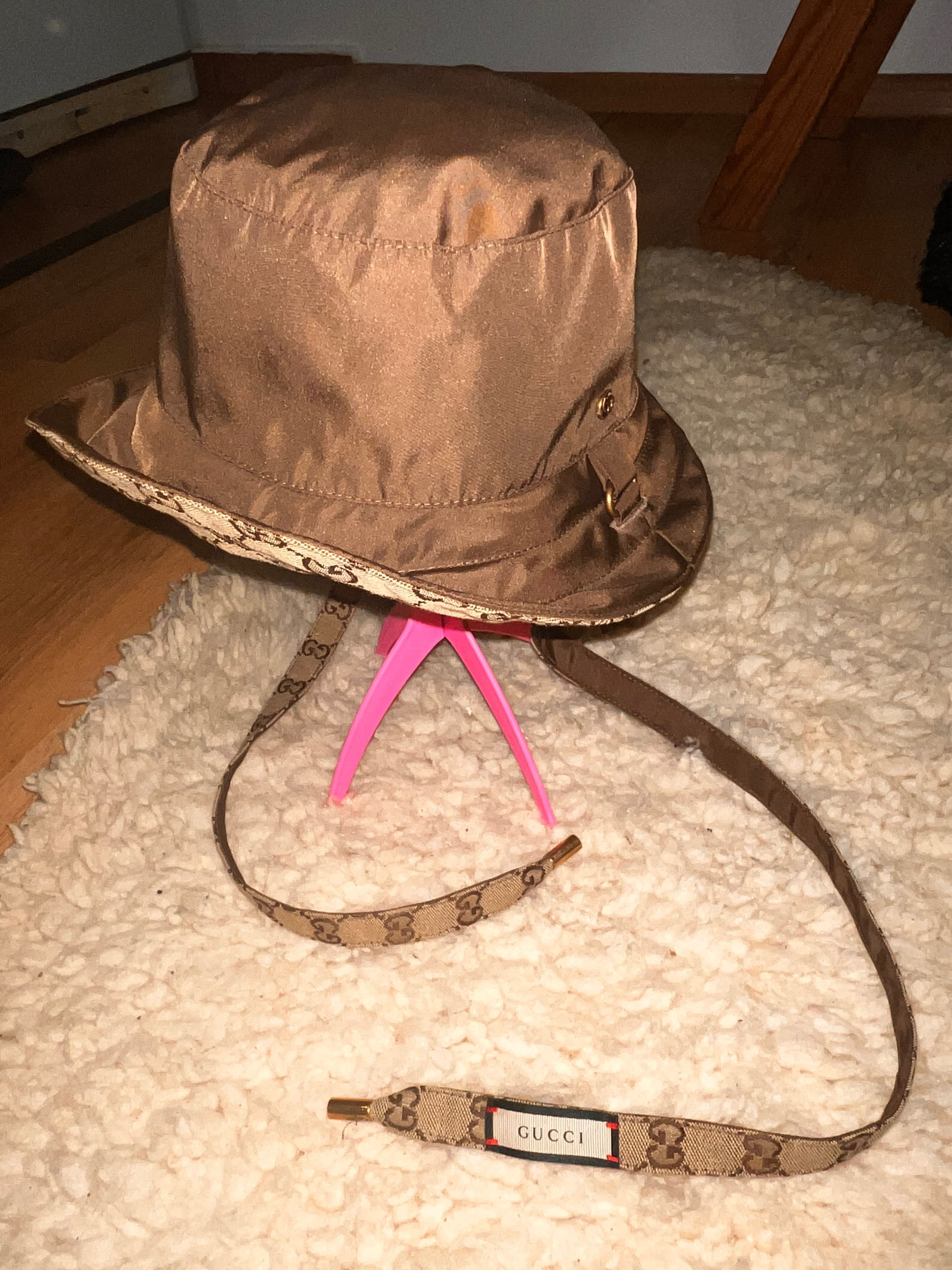 Gucci reversible hat in 
GG canvas and nylon