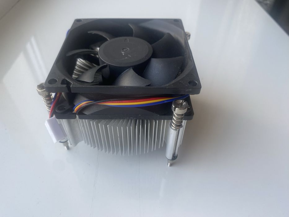 Процессор Core i3-10105F в отличном состояний LGA1200