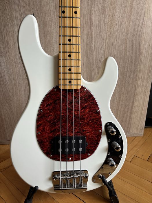 Бас китара Sterling by Music Man RAY24CA