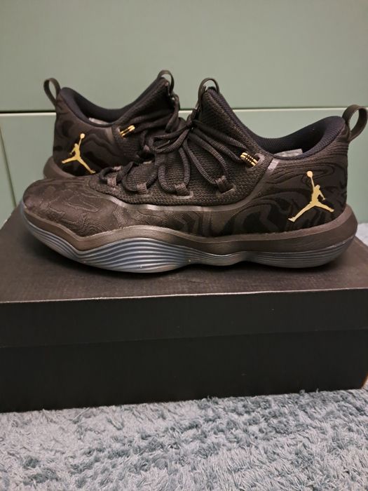 JORDAN SUPER.FLY 2017 LOW black/metalic , gold-black