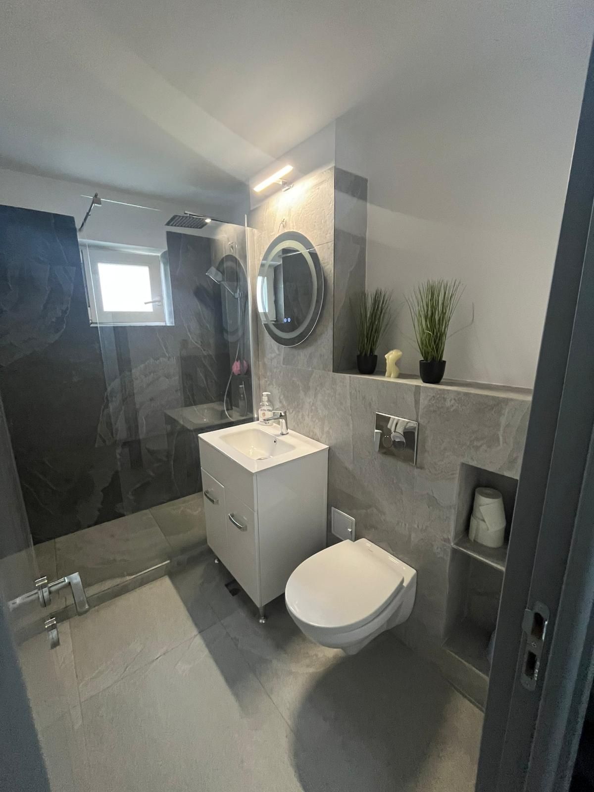 Închiriez apartament 2 camere