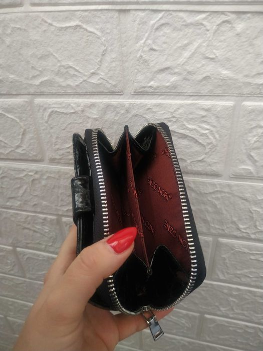 Дамски портмонета