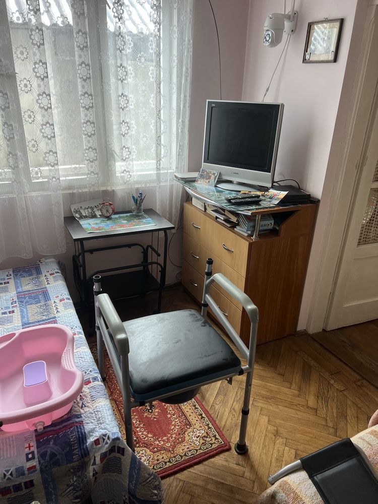 Scaun cu rotile, scaun cu wc camera , saltea antiescare , tava de spal
