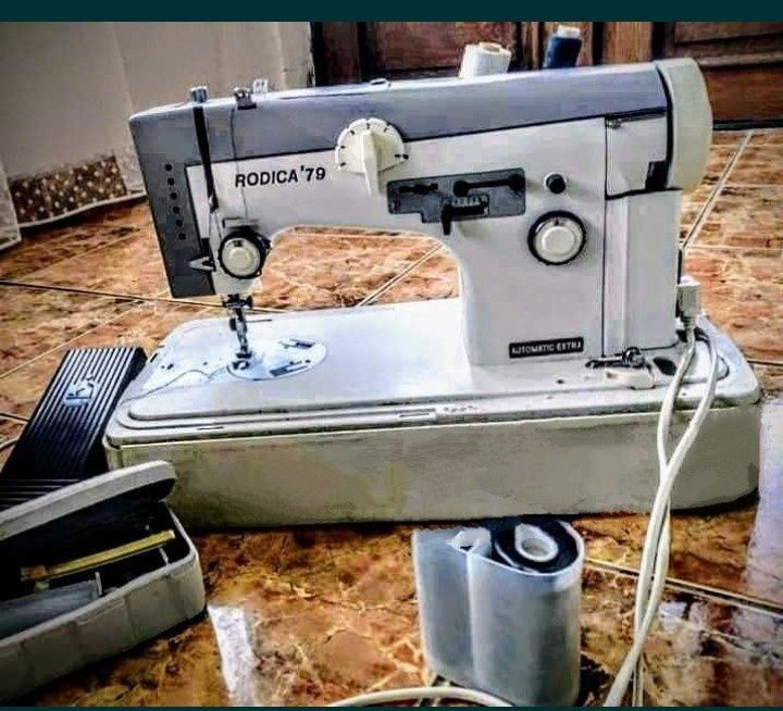 Mașină de cusut Rodica '79 – Electrică, funcțională, cu accesorii