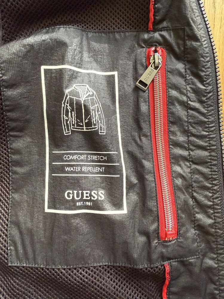 Пролетно- есенно яке Guess 100% оригинал!!! Размер S