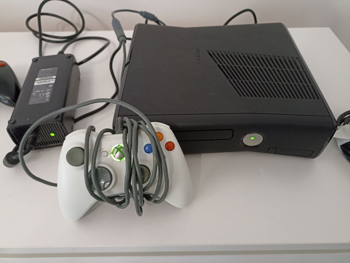 De vânzare Xbox 360 S