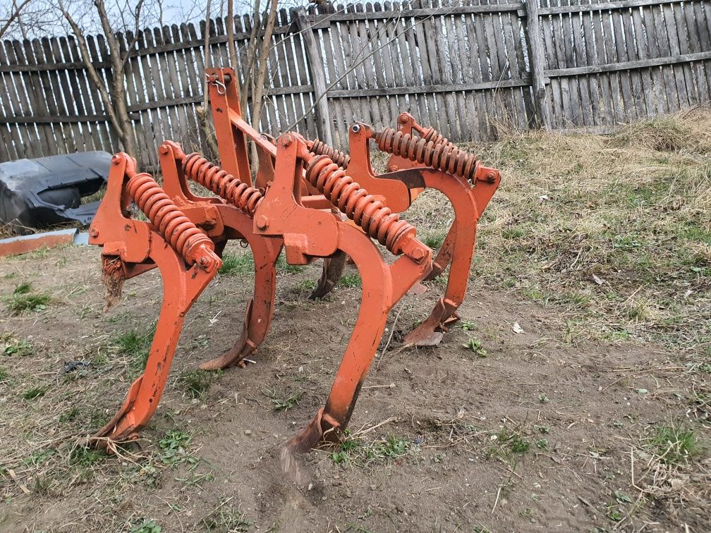 Cultivator pentru tractor