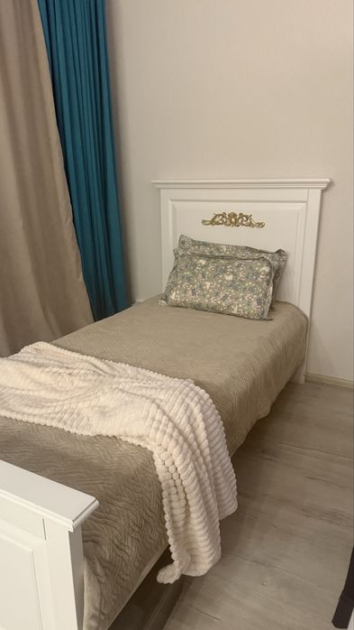 Кровать 90 на 200 натуральное дерево