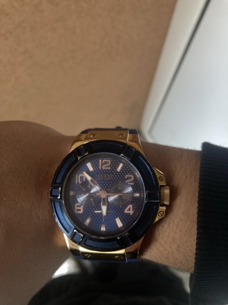 Guess часовник оригинален