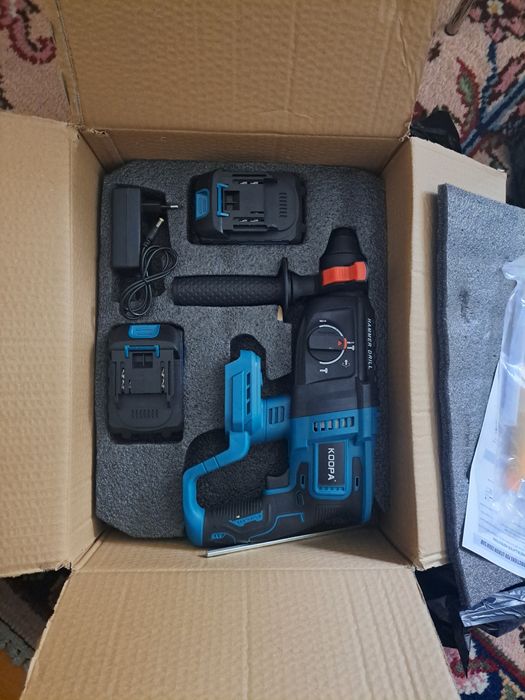 Ciocan bormasina Rotopercutor cu 2 acumulatori de 3A