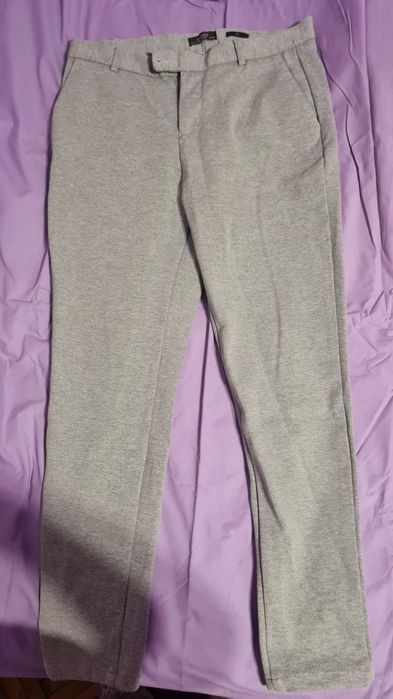 Pantaloni baieti H&M.