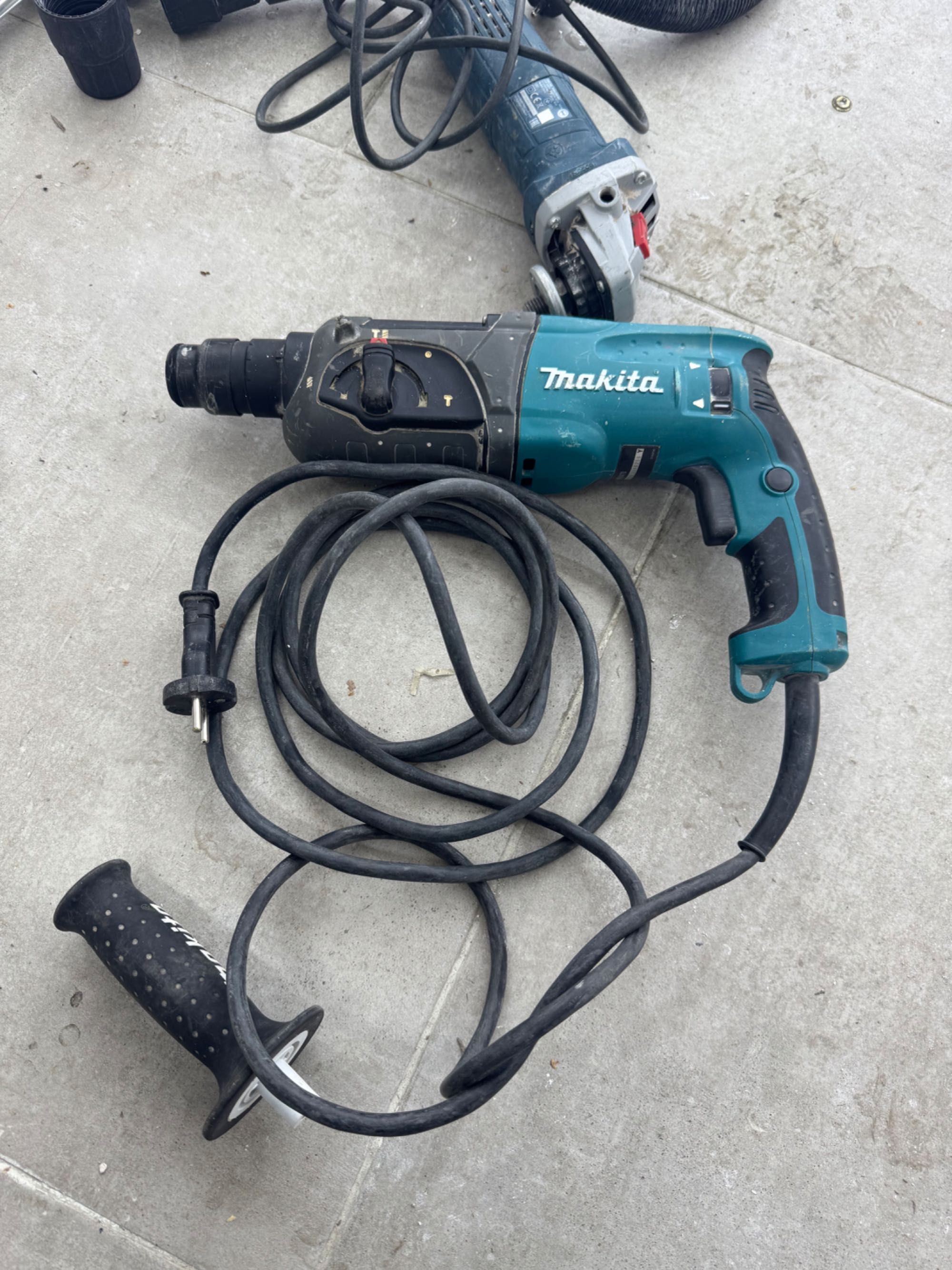 Перфоратор Makita HR2470