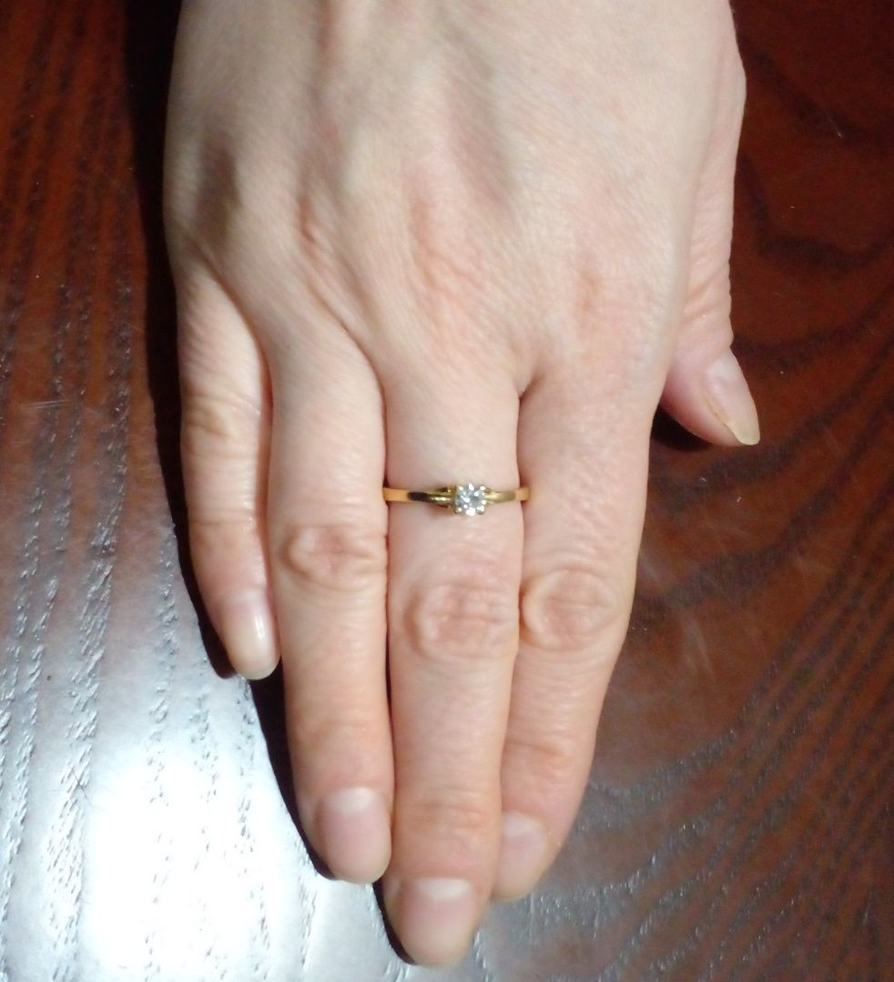 Кольцо с бриллиантом 0.22с