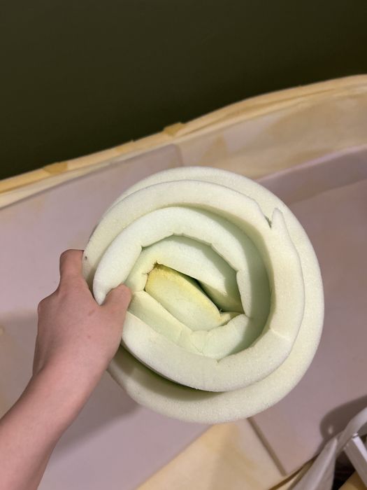 Отдам поролон бесплатно. Куски разного размера, отрезки.