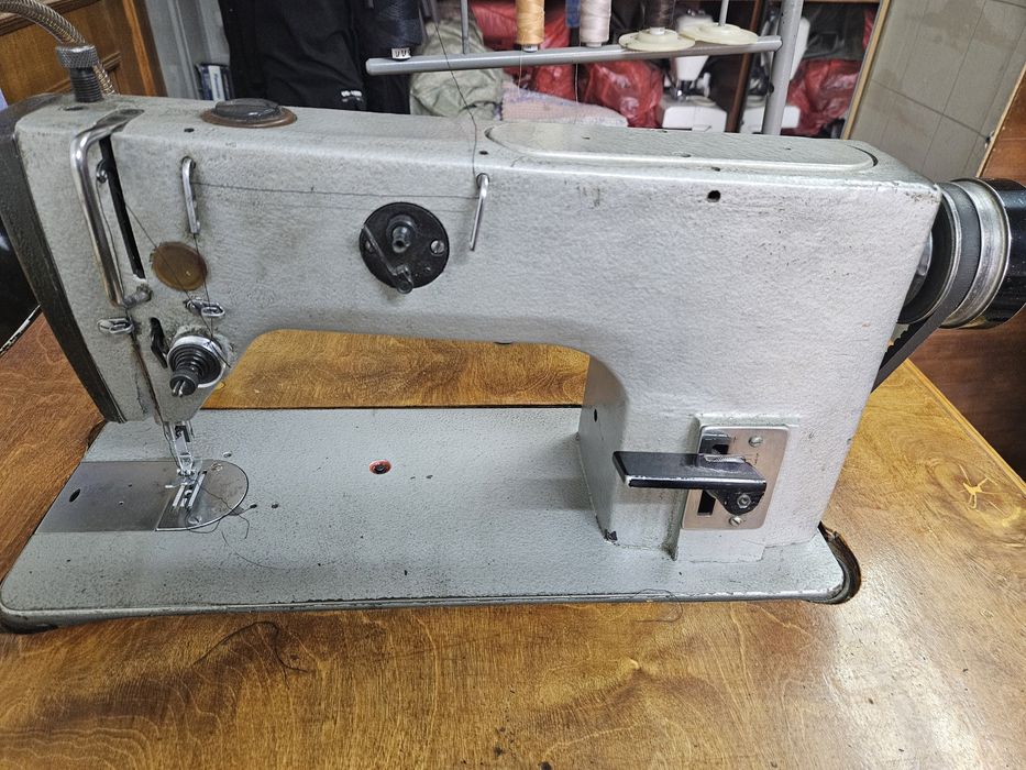 Продам швейную машину