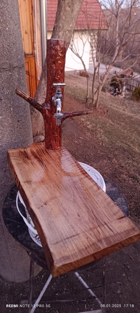 Дървен диспенсър