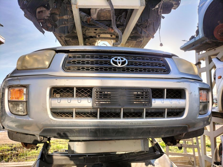 Предна броня Toyota RAV4 / Тойота Рав4 2002г.