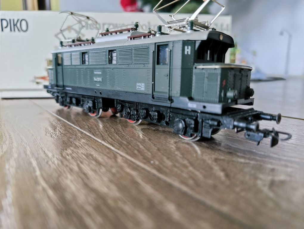 Влакче PIKO Mehrzwecklokomotive BR 244, локомотив H0