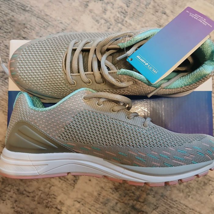 Маратонки - нови с етикет