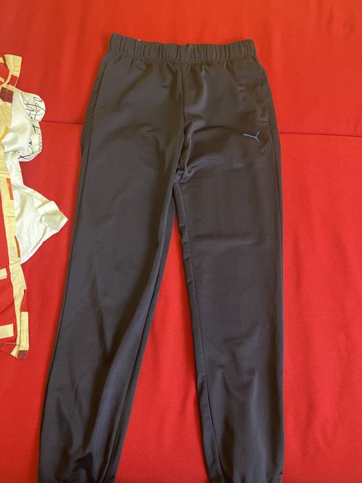 Vand pantaloni puma de barbati S plata se face la livrare