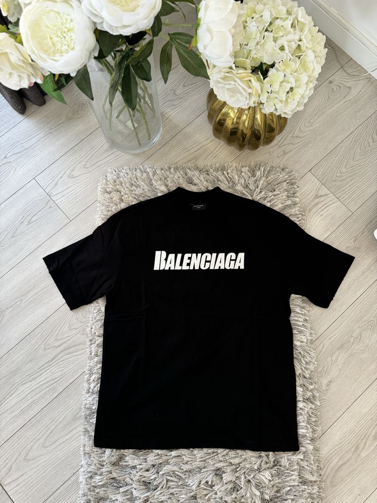 Tricou Balenciaga colectia noua