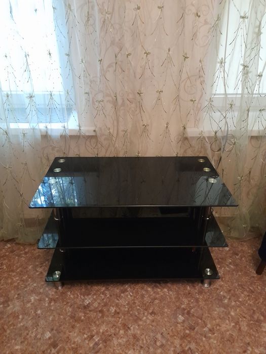 Продам стеклянный стол