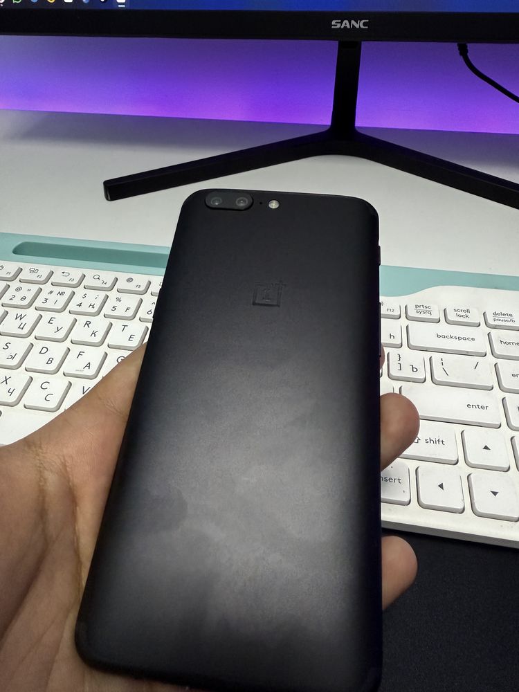 Продам one plus 5 128 gb