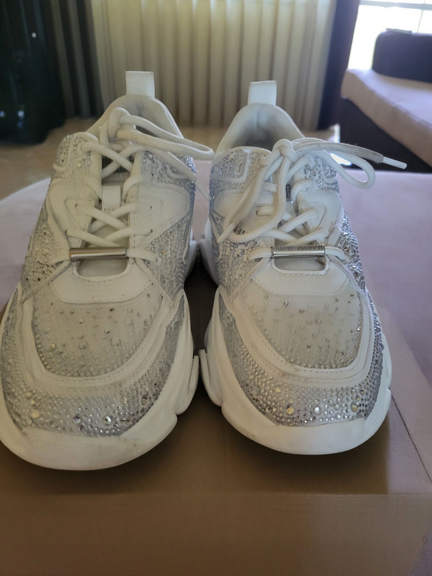 Жесток модел на Steve Madden