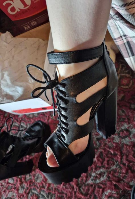 Секси обувки на висок ток - чисто нови, елегантни, от велур и еко кожа