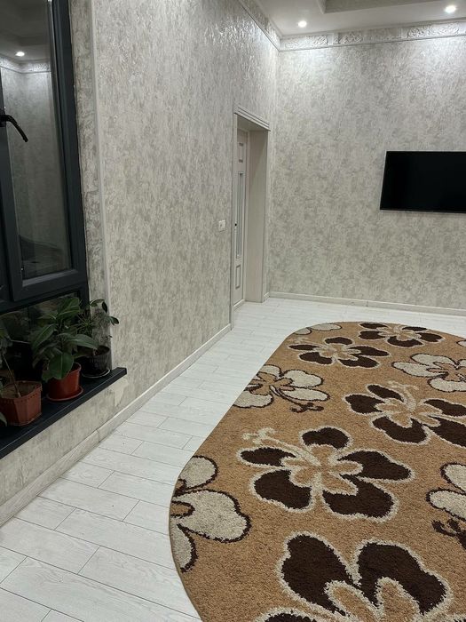 Uy sotiladi. Yangi qurilgan hovli