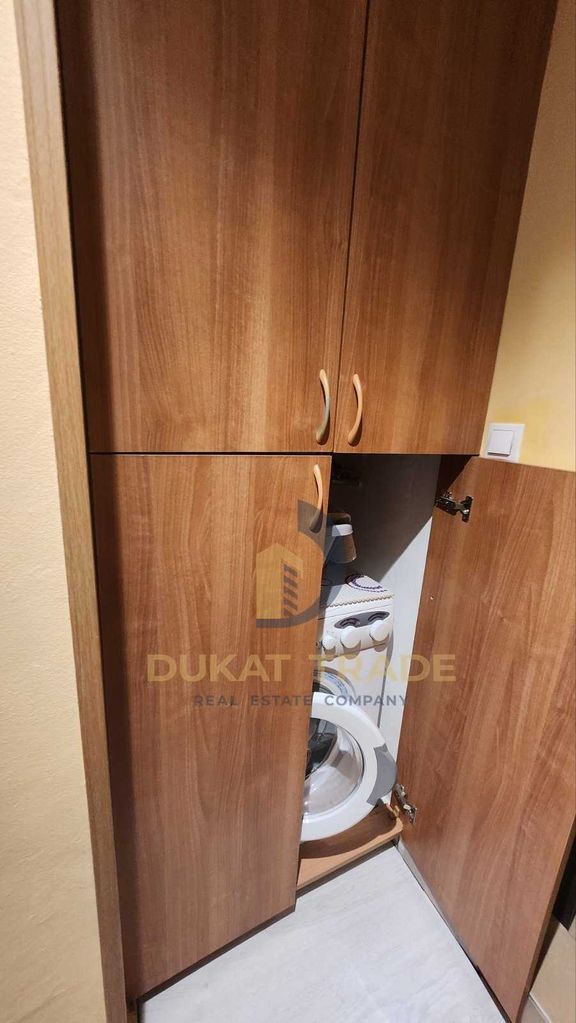 Продава се Двустаен апартамент в Плевен, Идеален център - 80 кв.м за 950 €/кв.м - Снимка #3