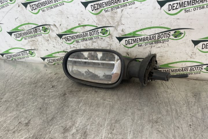 Oglinda stanga manuala E20103017 / E2 0103017 Dacia Logan prima gener