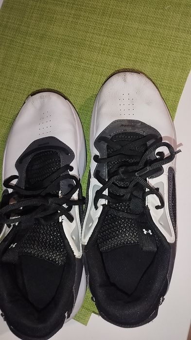 Vand adidasi under armour