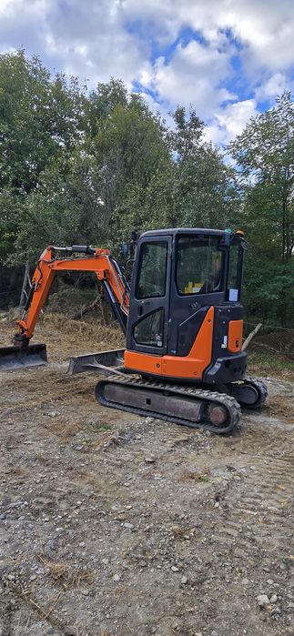 Vând miniexcavator Hitachi u33 an 2017