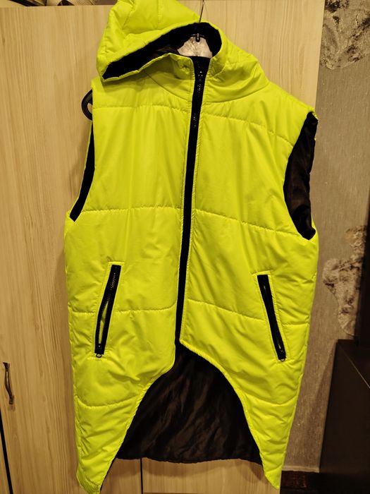 Дамски елек в много хубав цвят