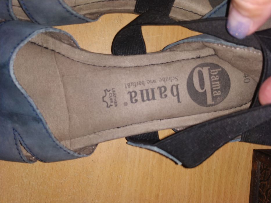 Vând sandale piele naturala și slapi