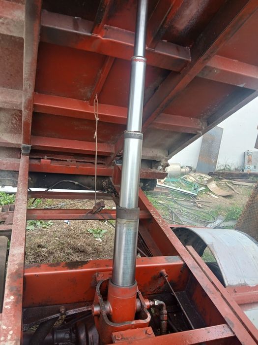 Bena iveco basculabila pe cutie