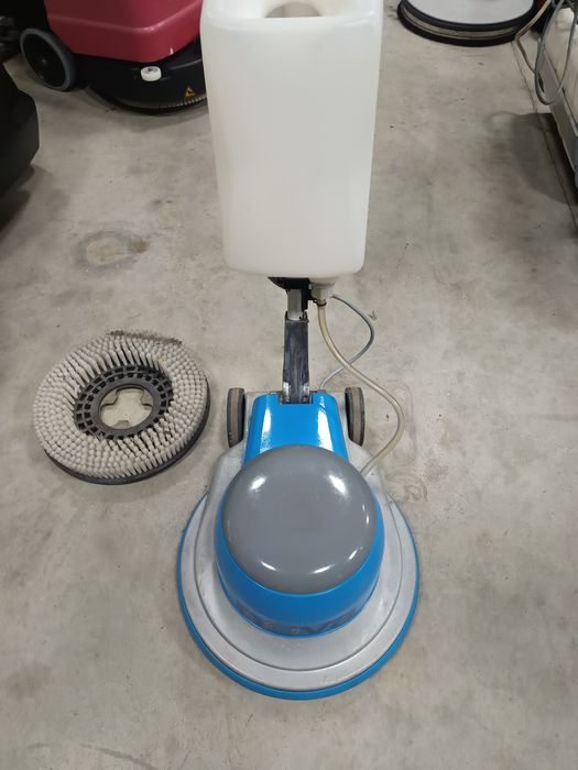 Едно дискова подопочистваща машина