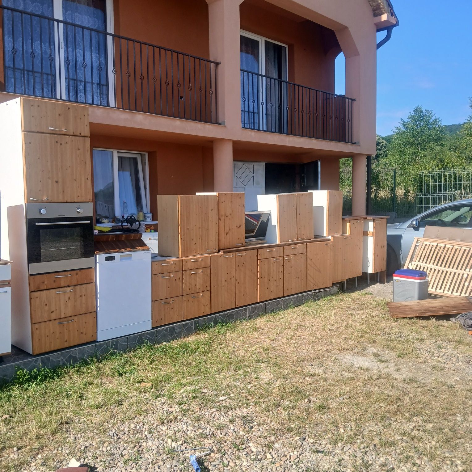Vând mobila de bucătărie cu electrocasnice