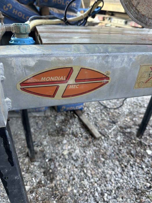 Vand masina taiat pe apa