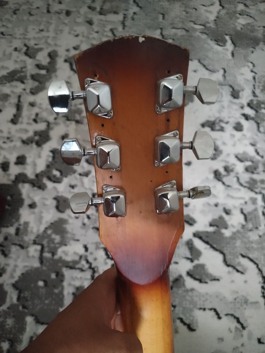 Gitara Rossiya garatiyali original