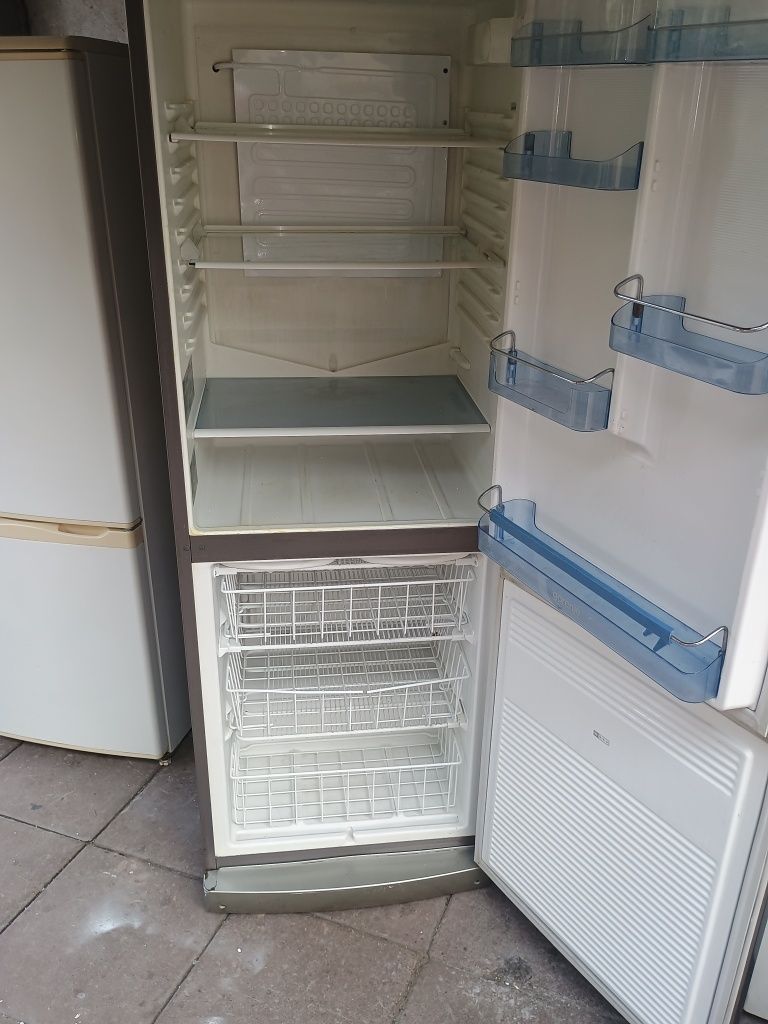 Frigider tip combină frigorifică înaltă Artic 190