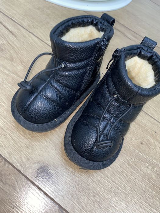 Тёплая зимняя обувь для ребёнка, в отличном состоянии
