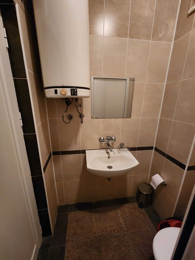 Дава се под наем Офис в Асеновград - 35 кв.м за 153 € - Снимка #13