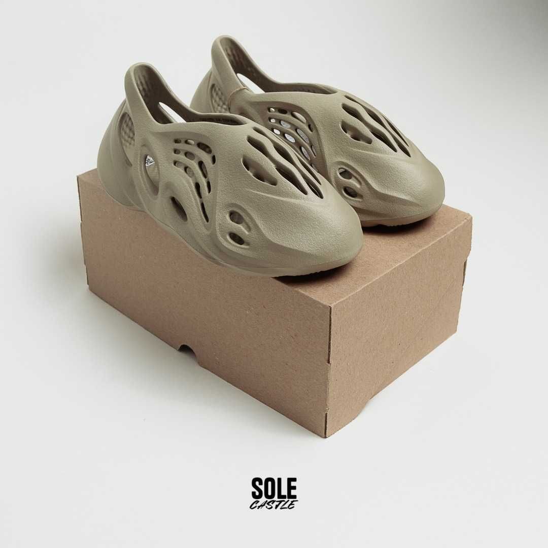 Yeezy Foam RNR 'Stone Salt'