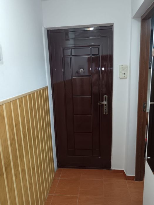 Închiriez apartament cu doua camere