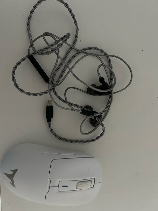 Продам беспроводной мышь и наушники